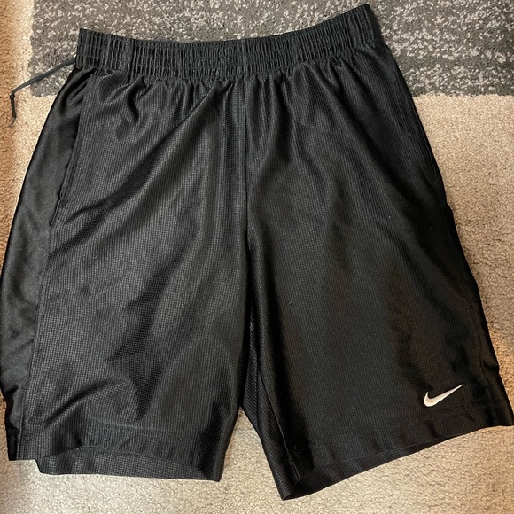 Nike basketball shorts (used) - Picture 1 of 1